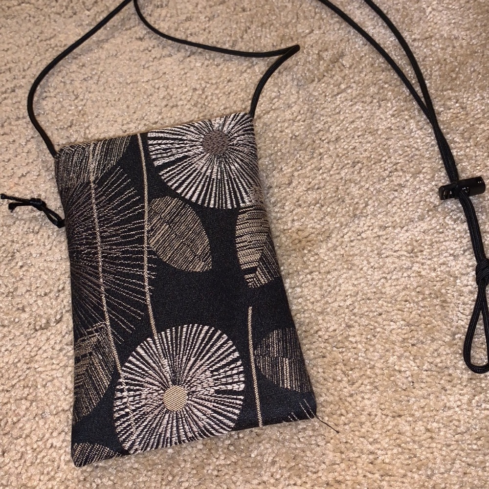 Small crossover bag with adjustable cord